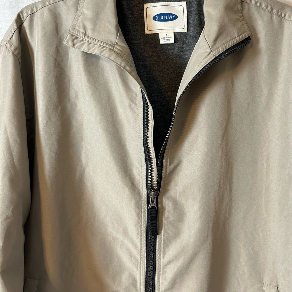 Old Navy Men’s Tan lined windbreaker. Size small